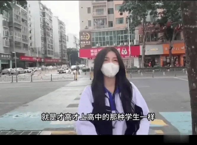 外围绿茶婊[小小t]只玩线下，真实约会日记，24岁粉丝… [1v+1.3G]