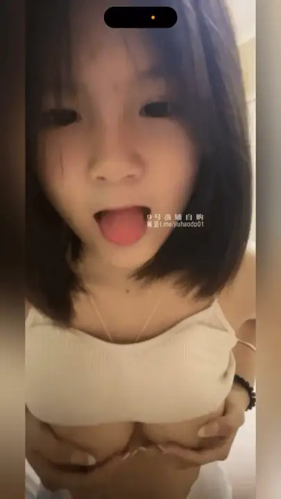 人小奶大极品身材小妹妹，衣服都没来的及脱就被大肉棒… [1v+270M]